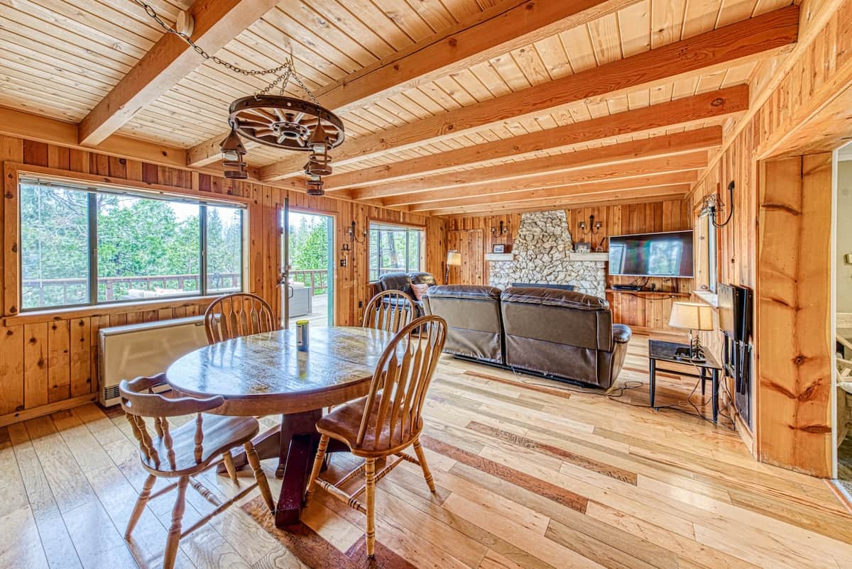DINING TABLE, FAMILY ROOM, GREAT VIEWS, DECK RIGHT OUTSIDE THE DOOR! TWO RECLINING LEATHER COUCHES