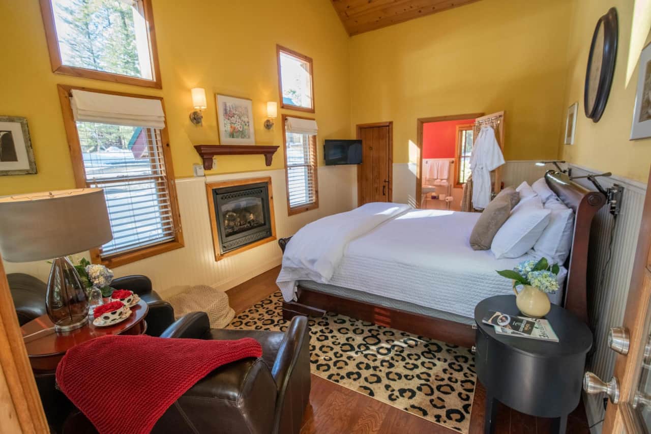 Cedar Luxury King Suite