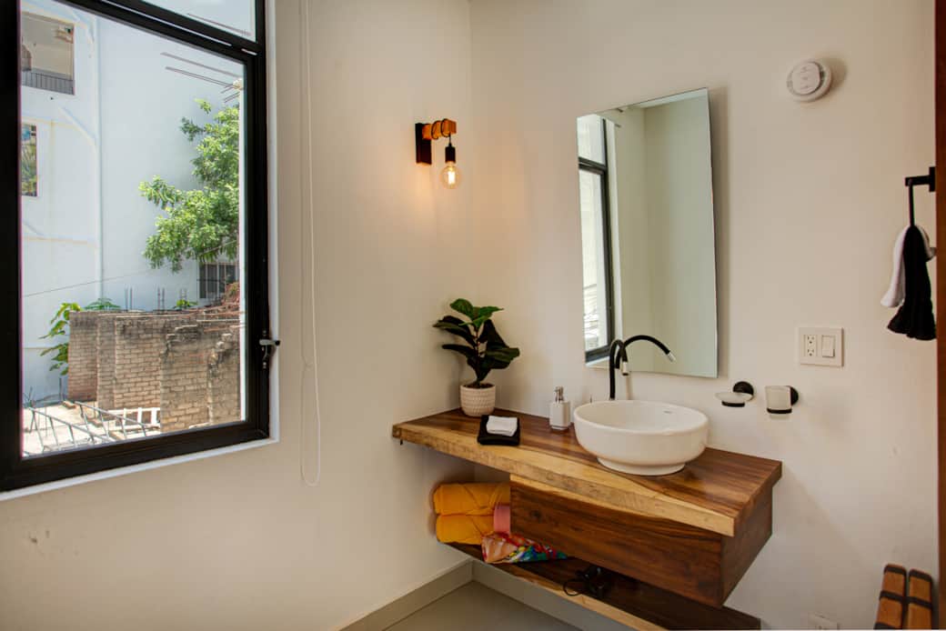 101 F Bath Sink 8Q9B9664_7_Int2