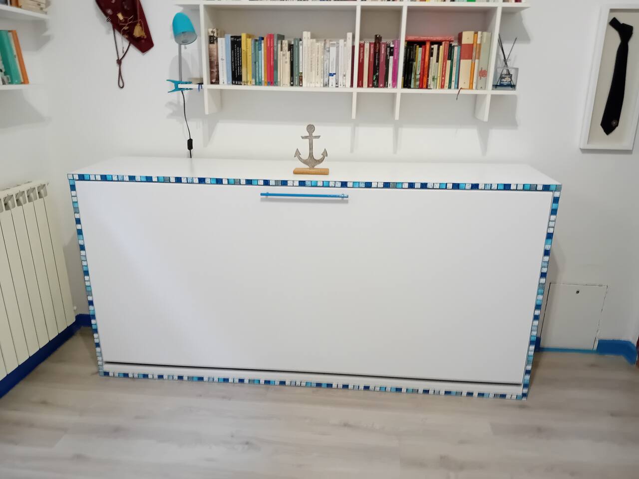 Mobile contenente un letto singolo