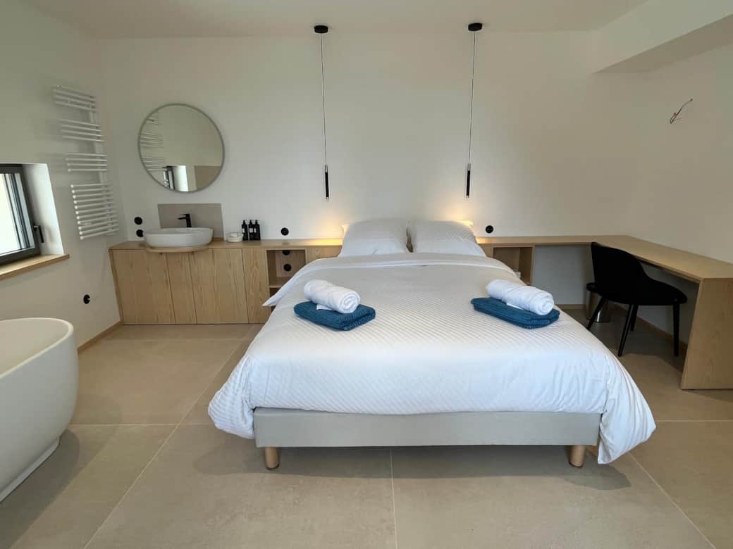 Chambre avec baignoire privative 