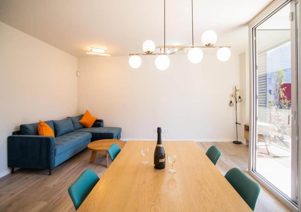 02 wide living area