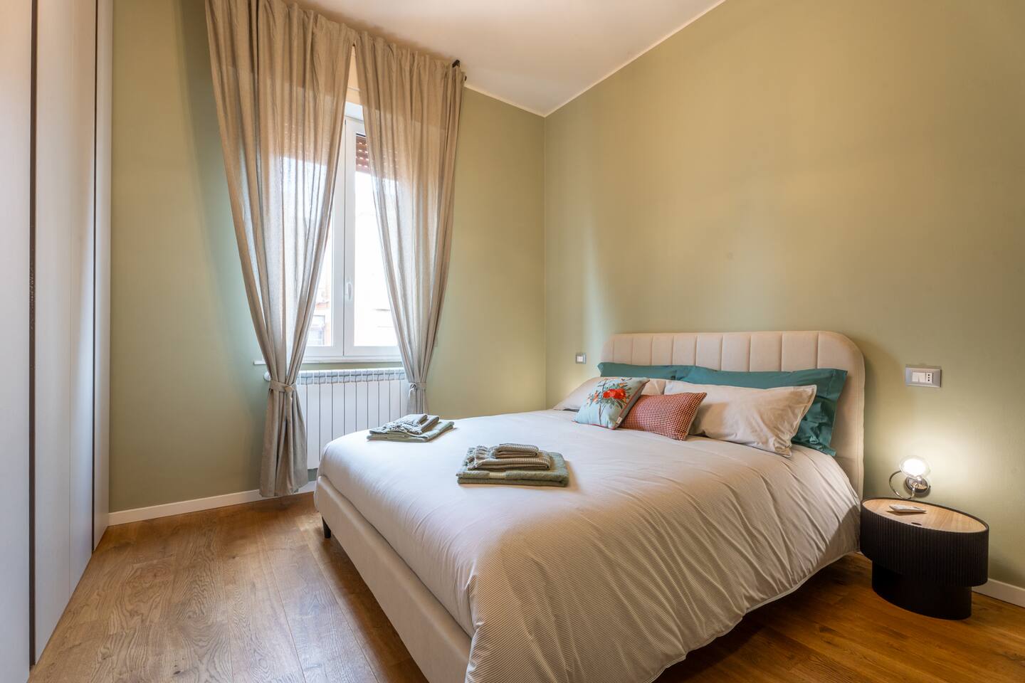 Camera da Letto padronale con ampi armadi.