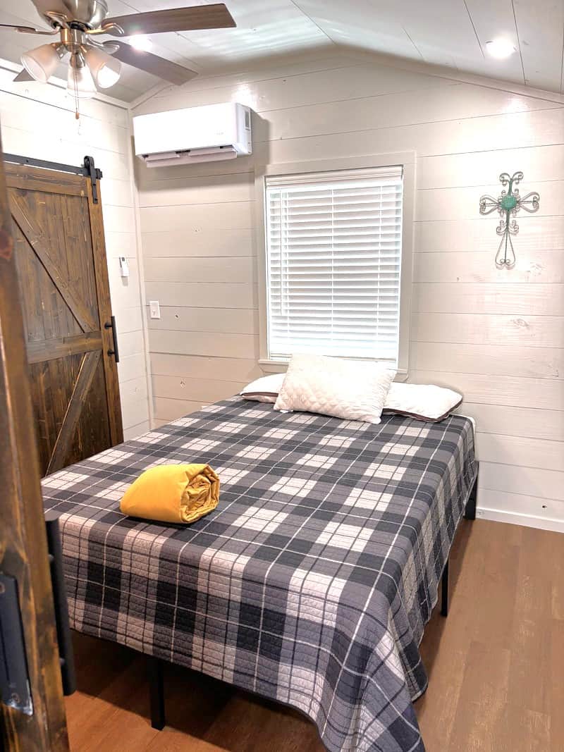 Bedroom - Queen Bed Bedroom - Queen Bed