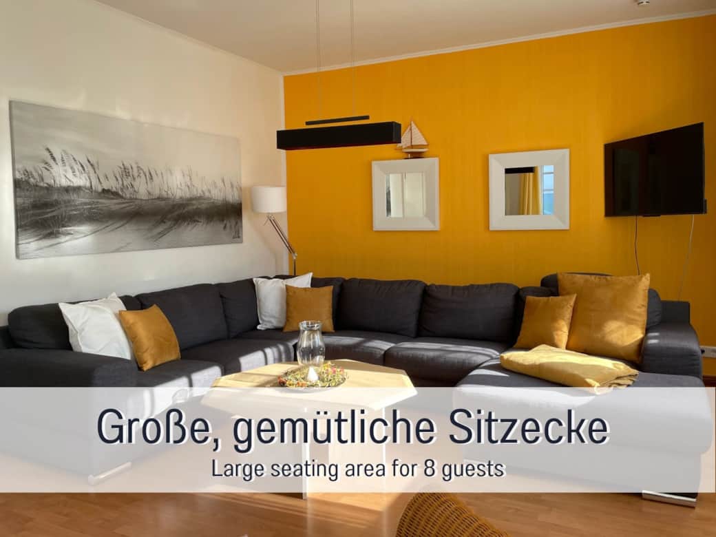 Wohnzimmerbereich mit Smart-TV