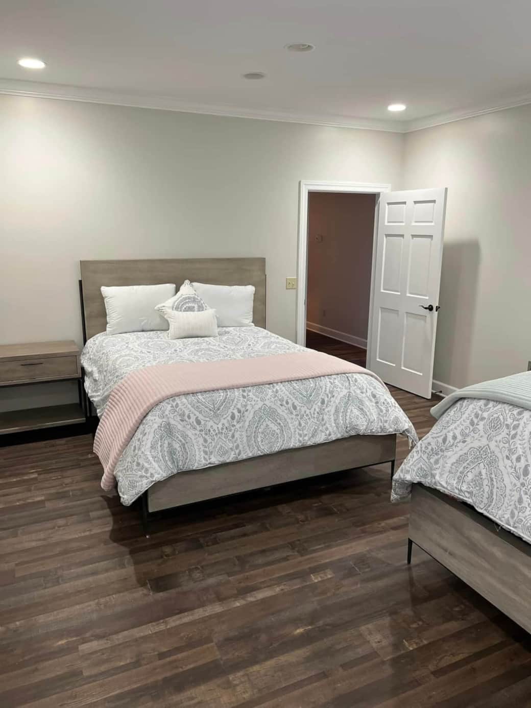 Queen Bed Queen Bed