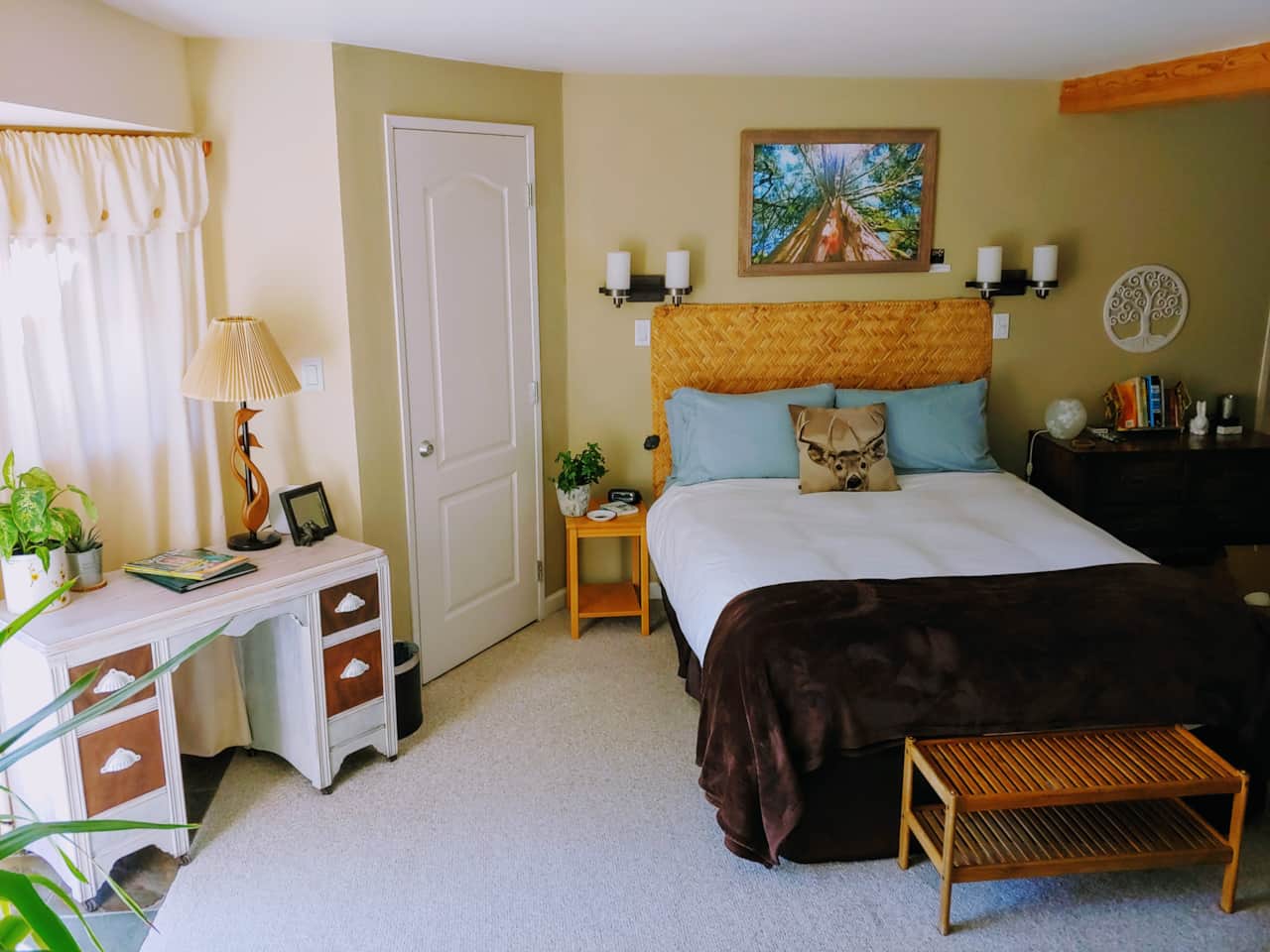 Cozy queen size bed