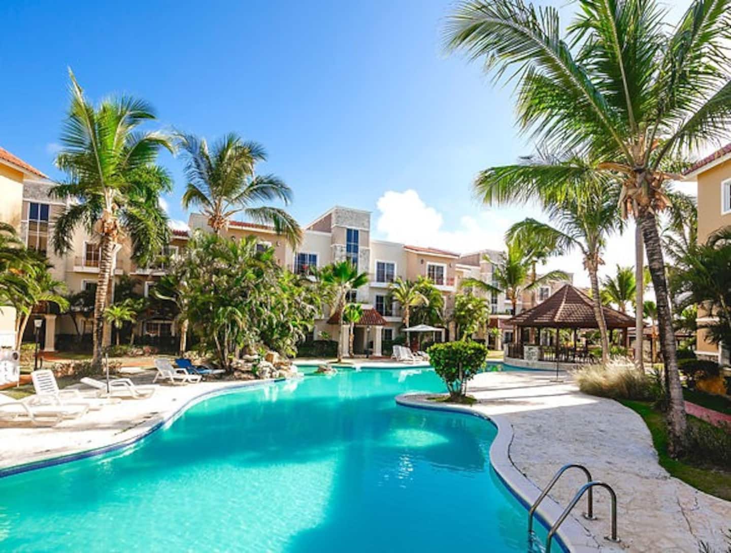 Spacious apartment - large pool - private beach photo 3