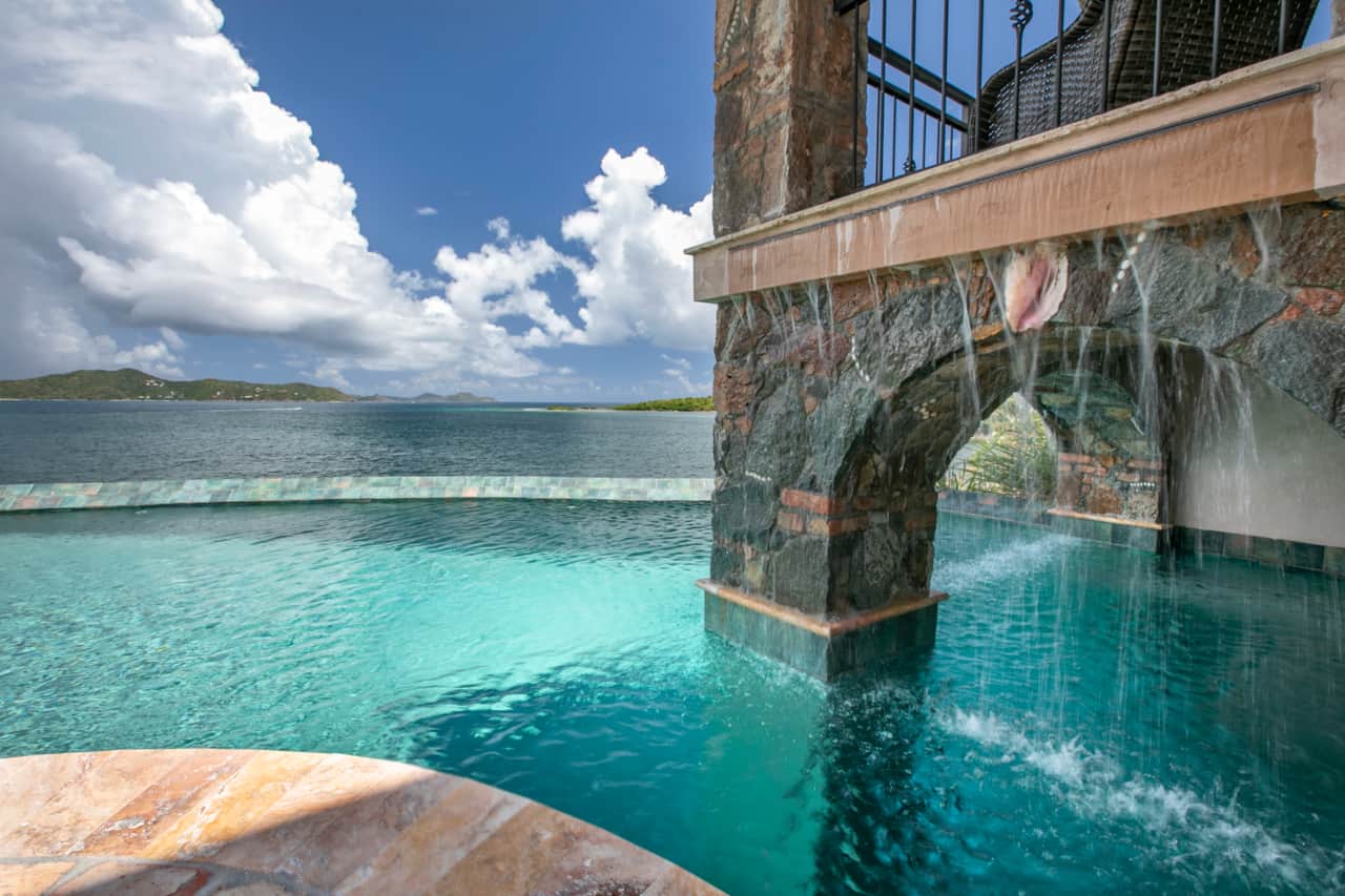 Relaxing grotto featuring an underwater bench