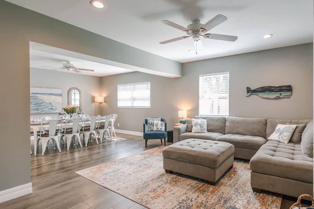 Nice, open floor plan for conversation Nice, open floor plan for conversation