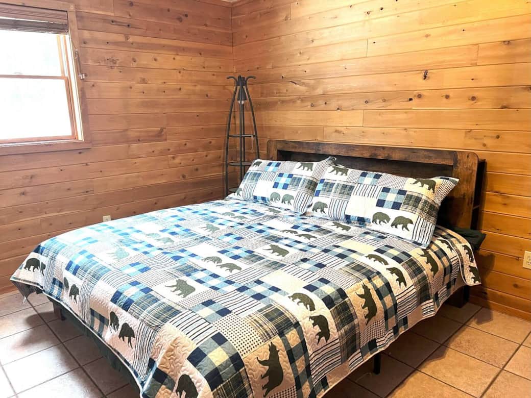 Kin Bedroom