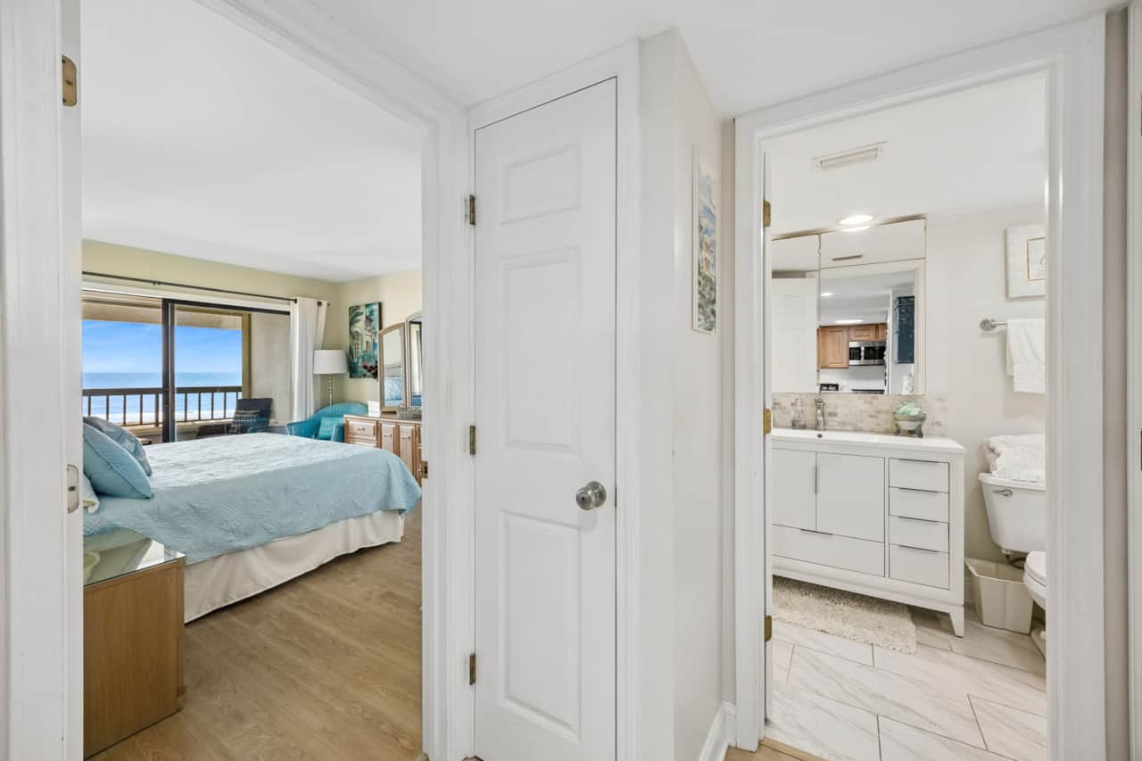 C121 Surf & Racquet - Entrance to Bedroom and Bathroom