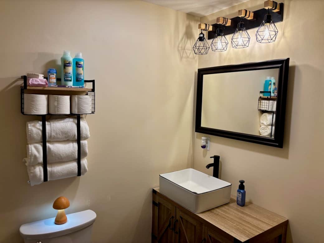 Bathroom 2 (2)