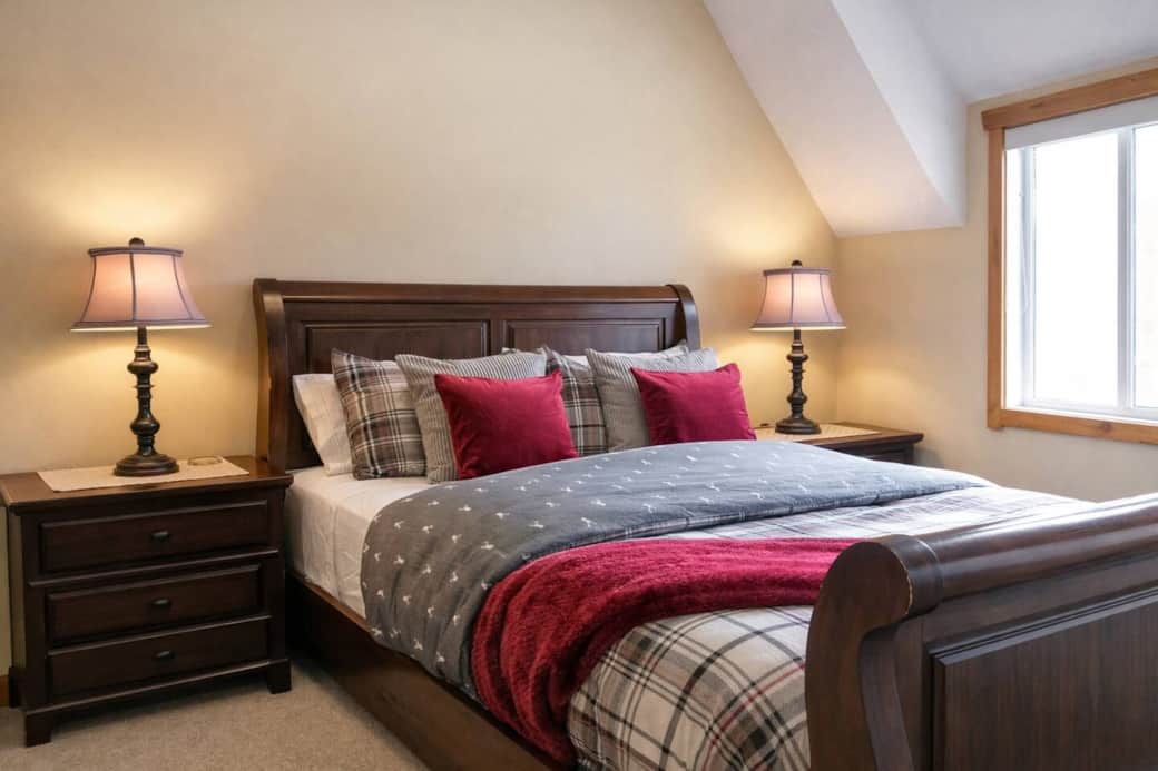 The primary bedroom has an ensuite bathroom, queen bed, small walk-in closet, and the same unbeatable views as the other rooms. 