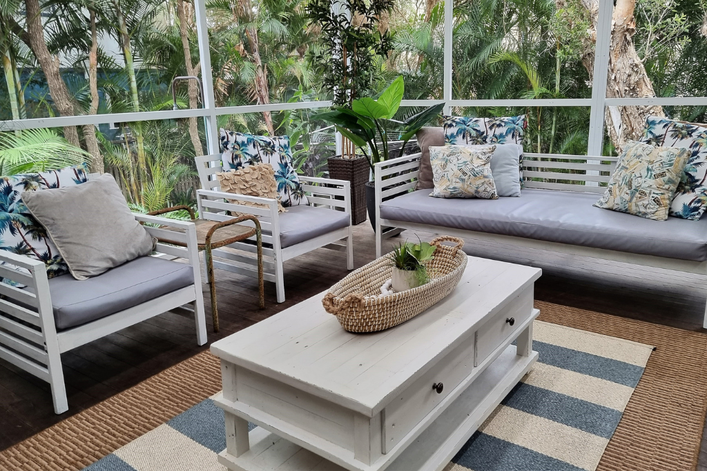 Screened back deck