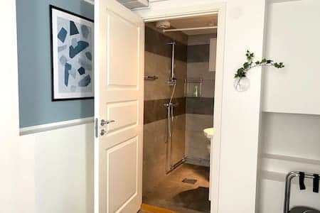 Room with private bathroom Room with private bathroom