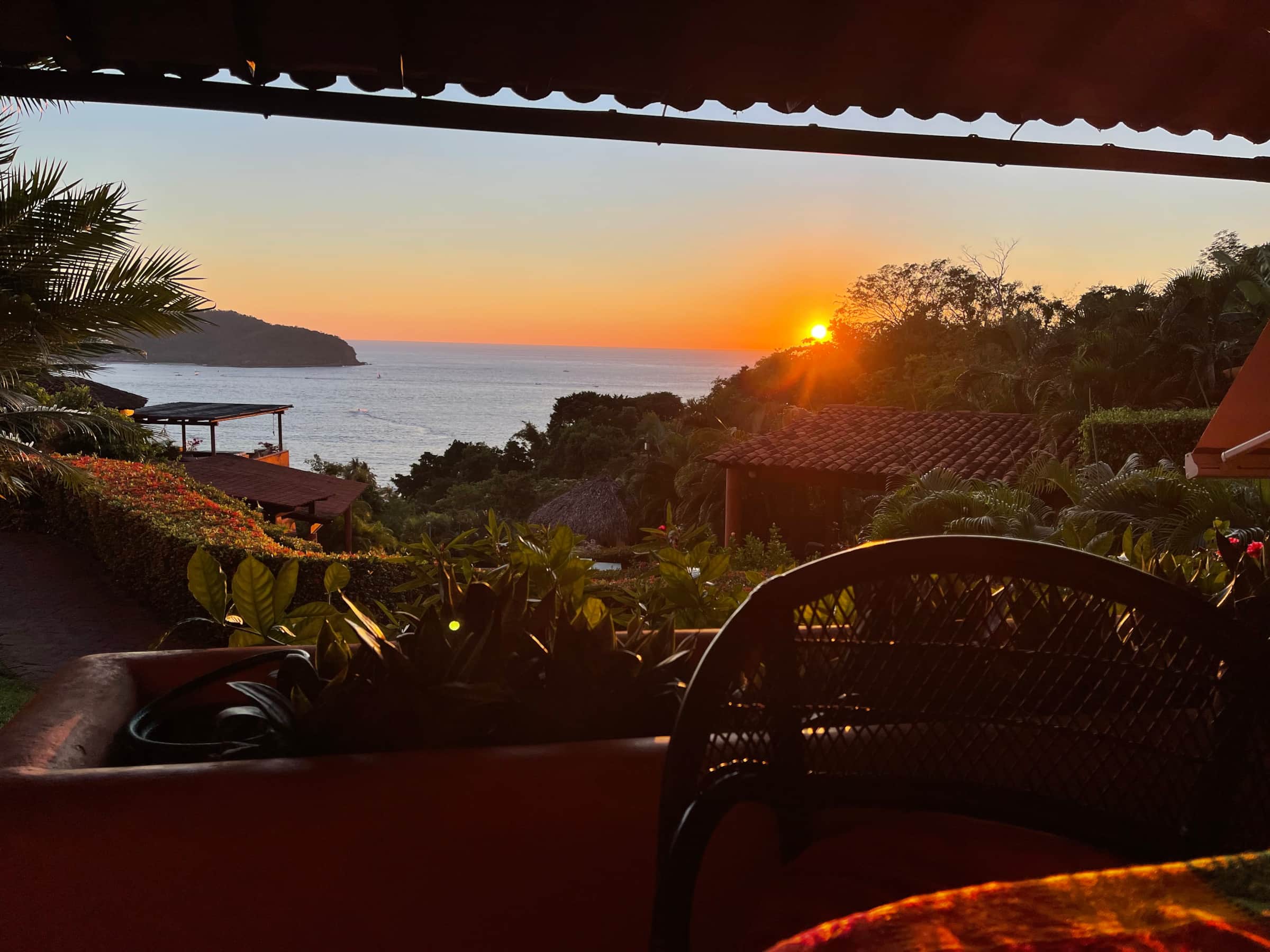 Romantic Retreat La Casita | Casa que ve al Mar | Vacation Rental