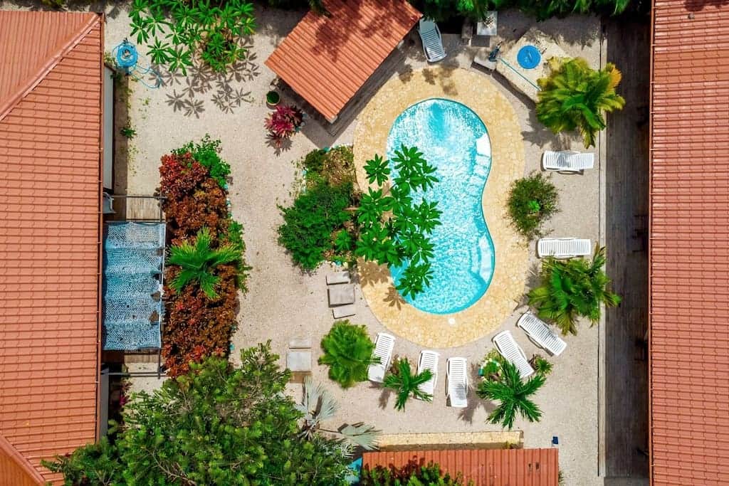 Piscina y Área Común