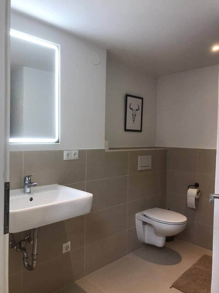 Modernes Badezimmer