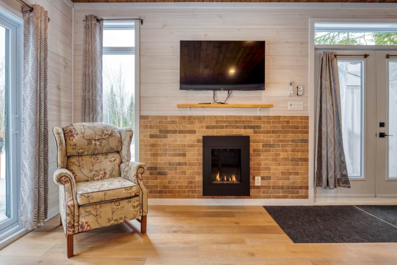 Living room, fireplace and TV 