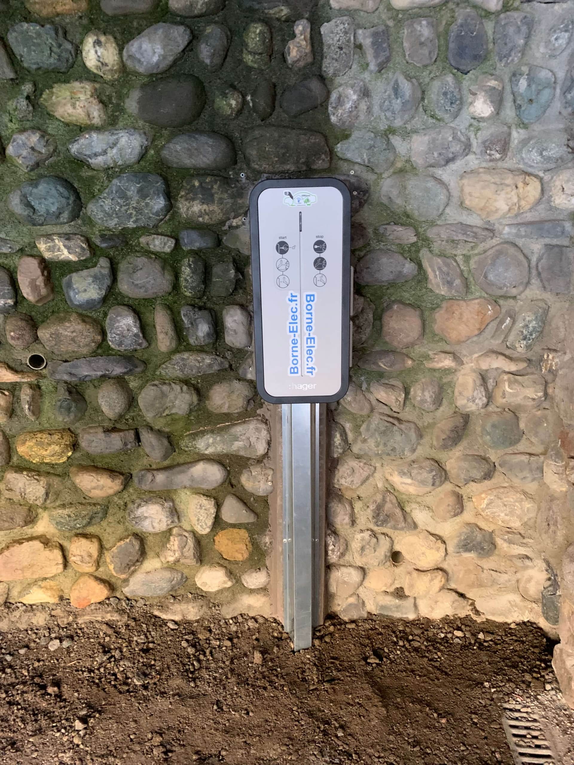 Borne de recharge privative 22kW du Chalet Mont Milo, Serre Chevalier Vallée