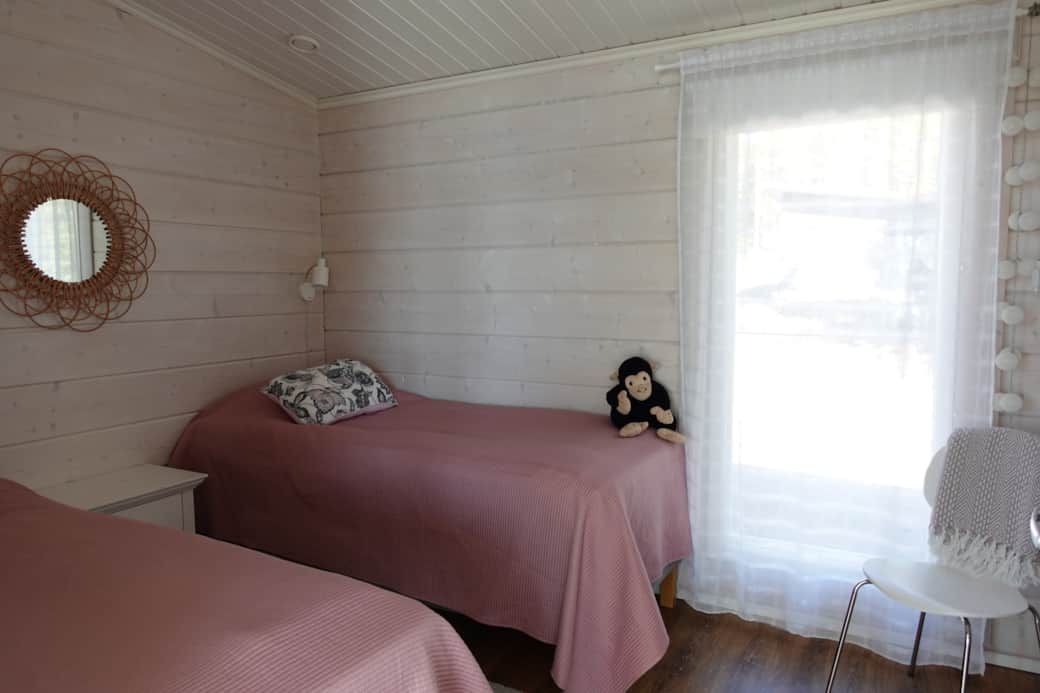 Main Cabin Bedroom 2