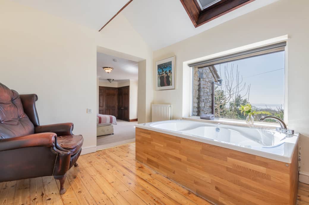 Master bed hot tub