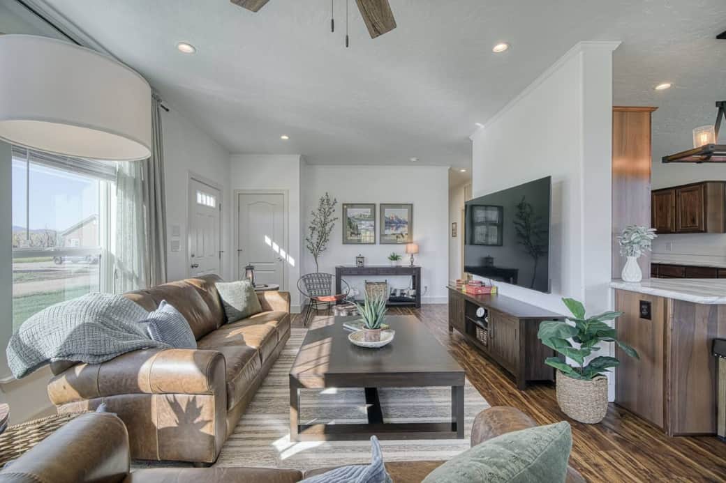To help make your adventure in Teton Valley perfect, you'll enjoy this bright and comfortable living room with large Roku TV, central air conditioning, designer decor and beautiful mountain views!
