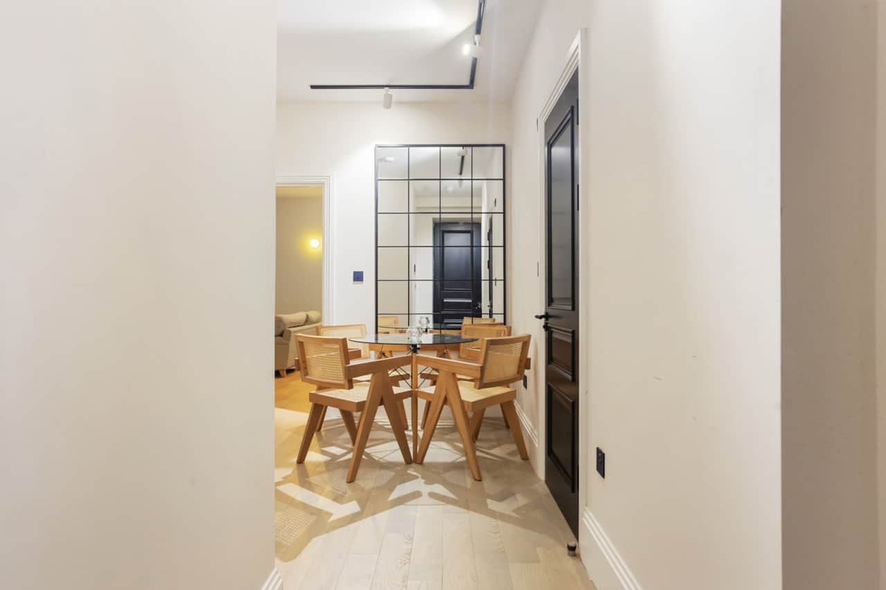 Flat A, 36 Great Russell Street WC1B-3