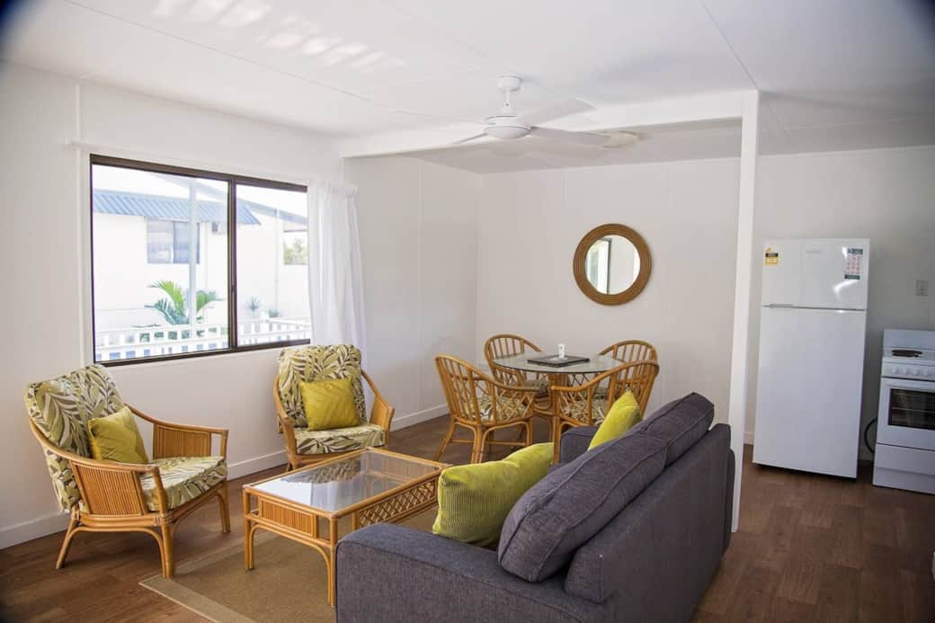 Apollo Jewel No 6 - Lounge Dining. Apollo Jewel No 6 - Lounge Dining.