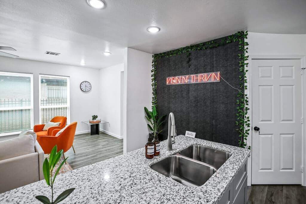 Vibin N' Thrivin IG Wall Vibin N' Thrivin IG Wall