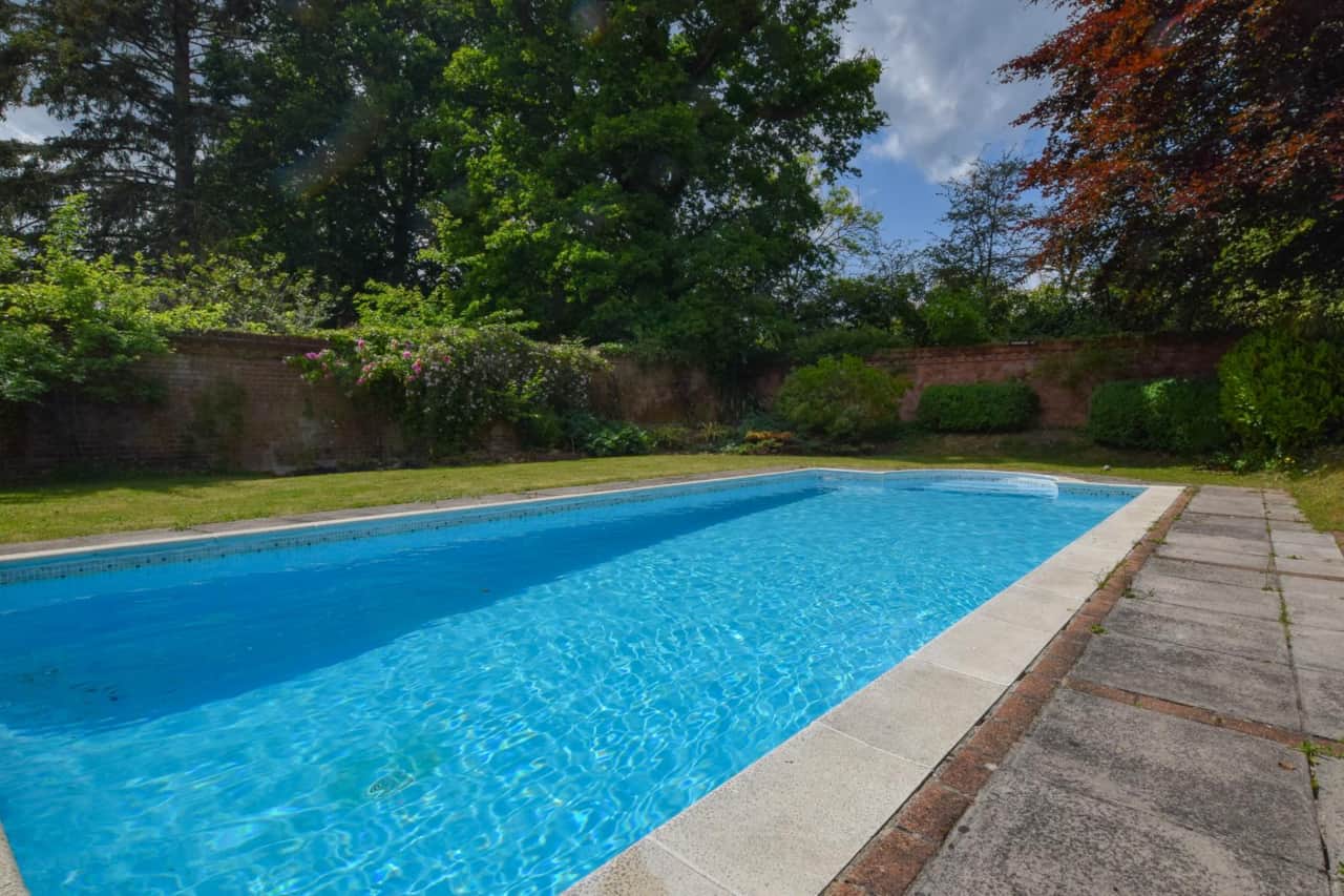 Pool.jpg