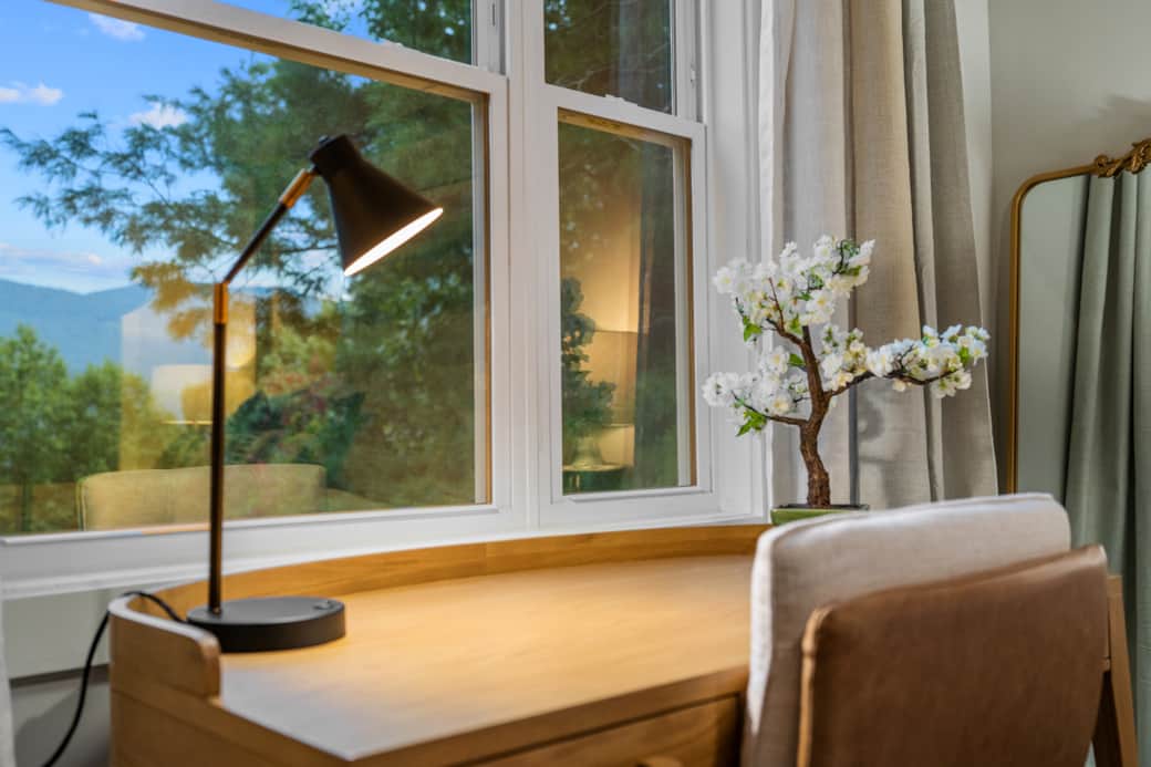 Primary work-space - get work done with a view! Primary work-space - get work done with a view!
