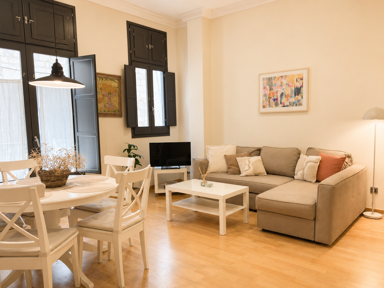 Living room 4
