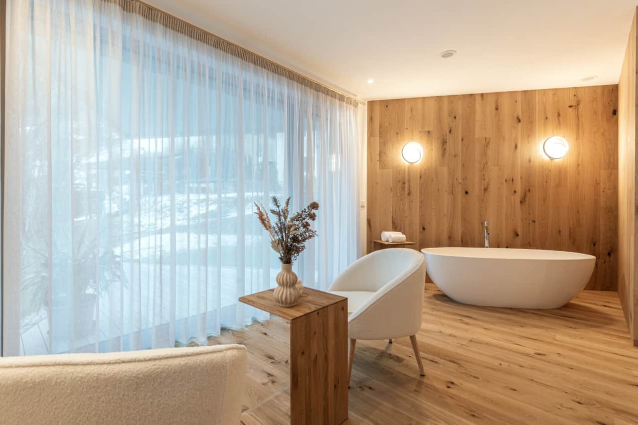 Bedroom with Bathtub