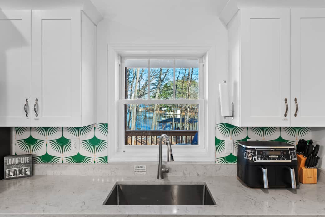 Clear view from the Kitchen to the water