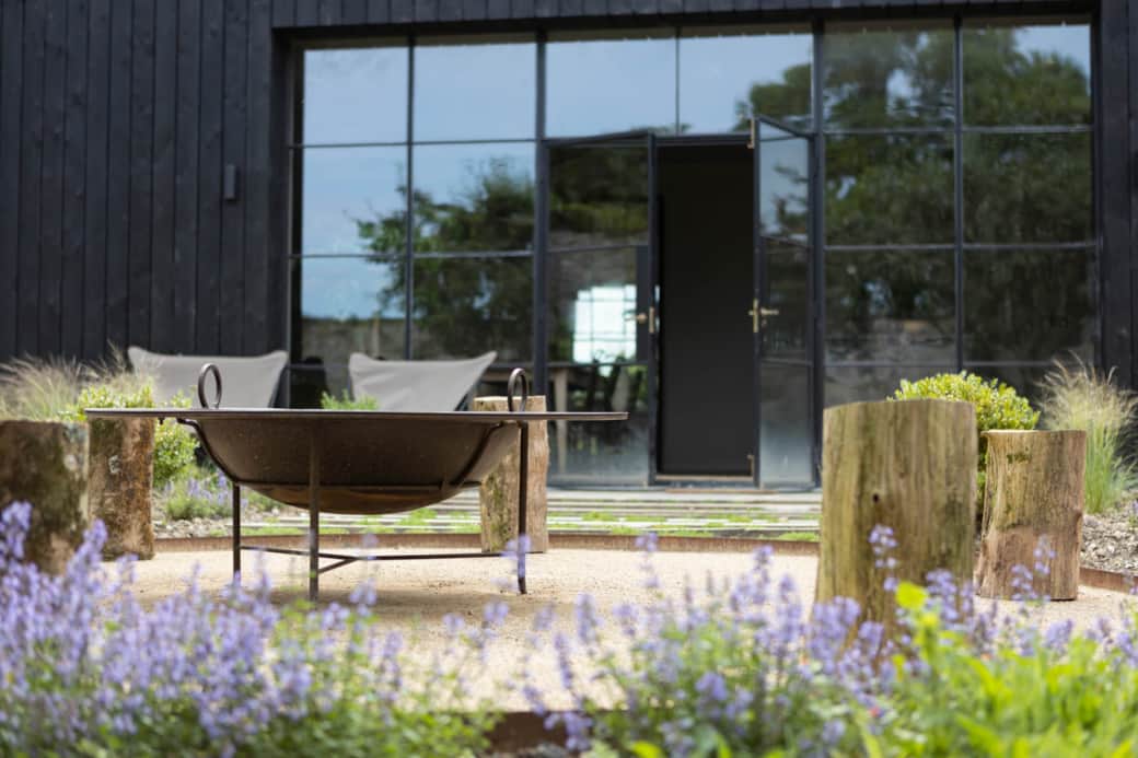 Fire pit seating for cosy evenings outdoors Fire pit seating for cosy evenings outdoors