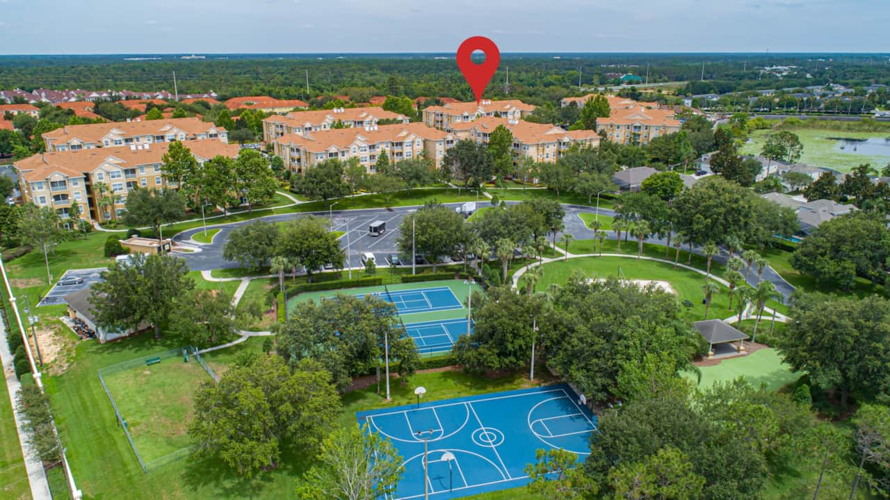 Proximity of Del Boca Vista to the water park and clubhouse
