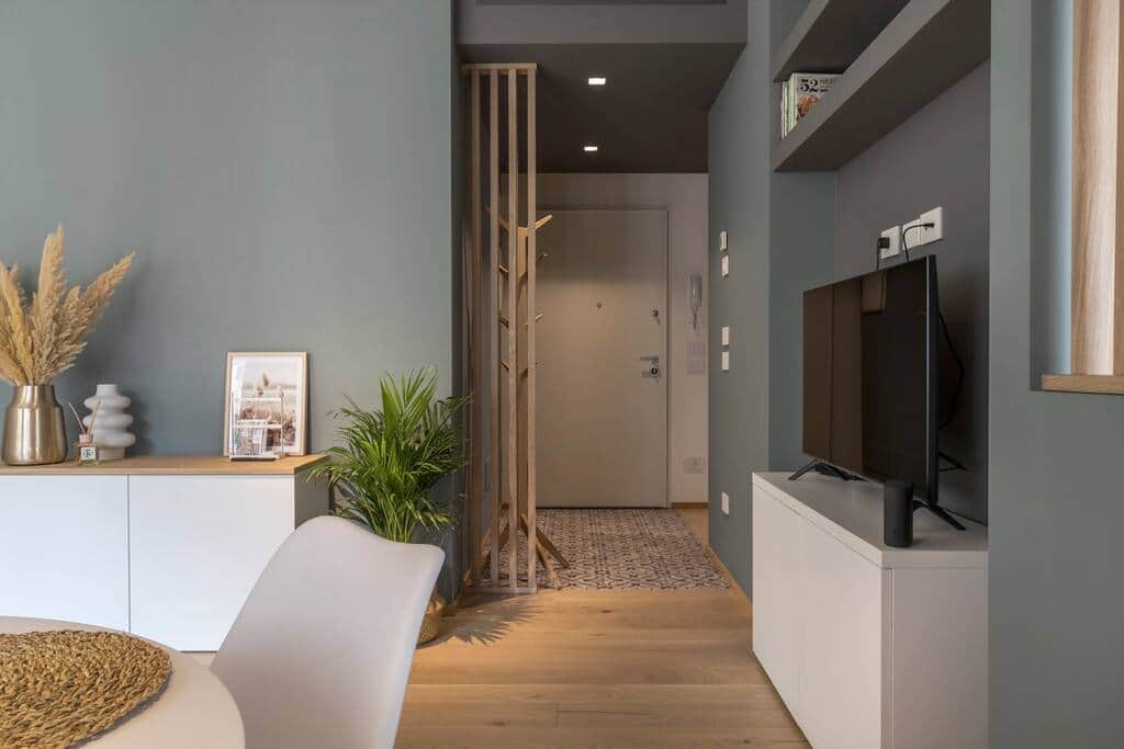 Entrance - living room