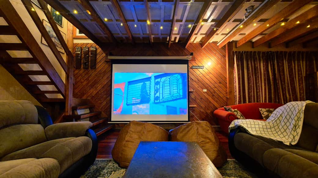 Projector & 100" Screen Setup with Sky TV & Apps Projector & 100" Screen Setup with Sky TV & Apps