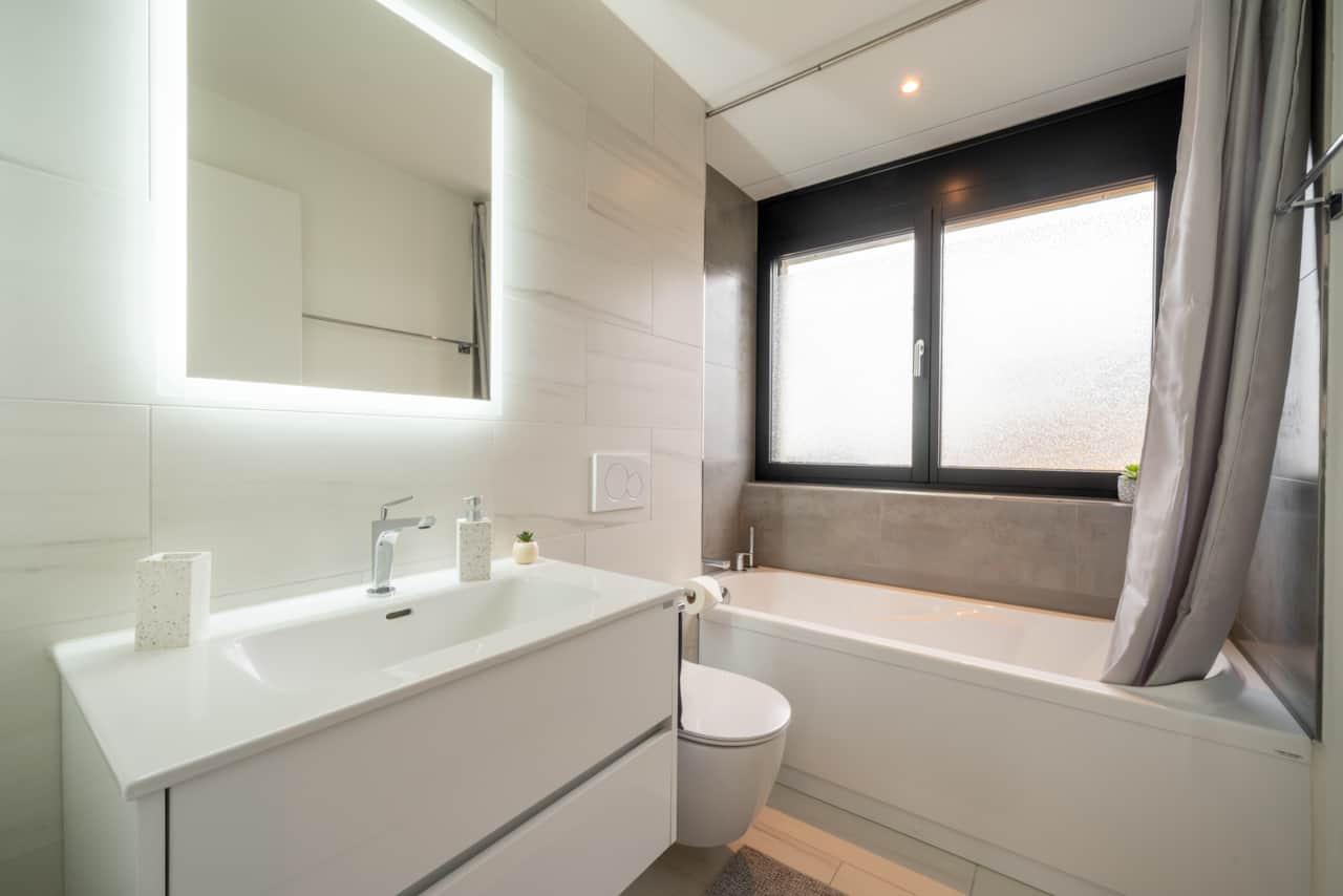 Bathroom 2 - Ensuite (BR1)