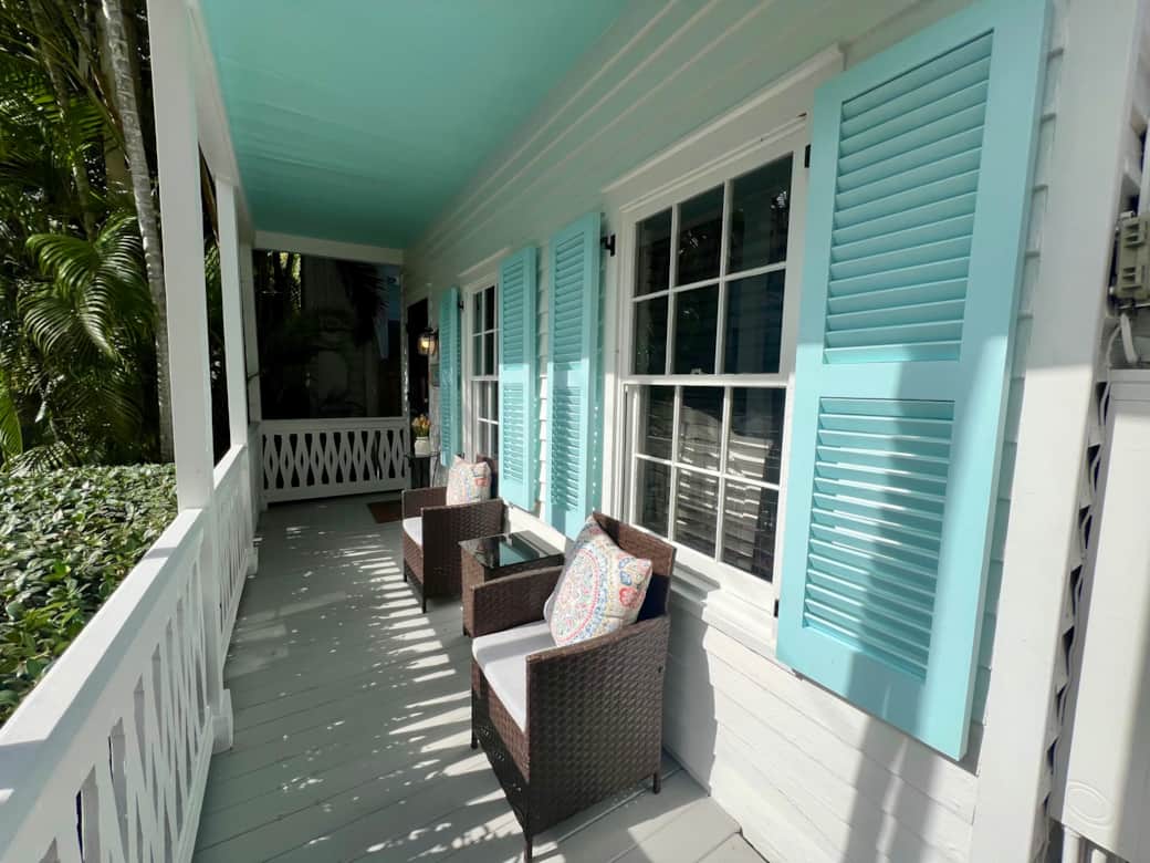 Beautiful front patio, perfect for morning coffee Beautiful front patio, perfect for morning coffee