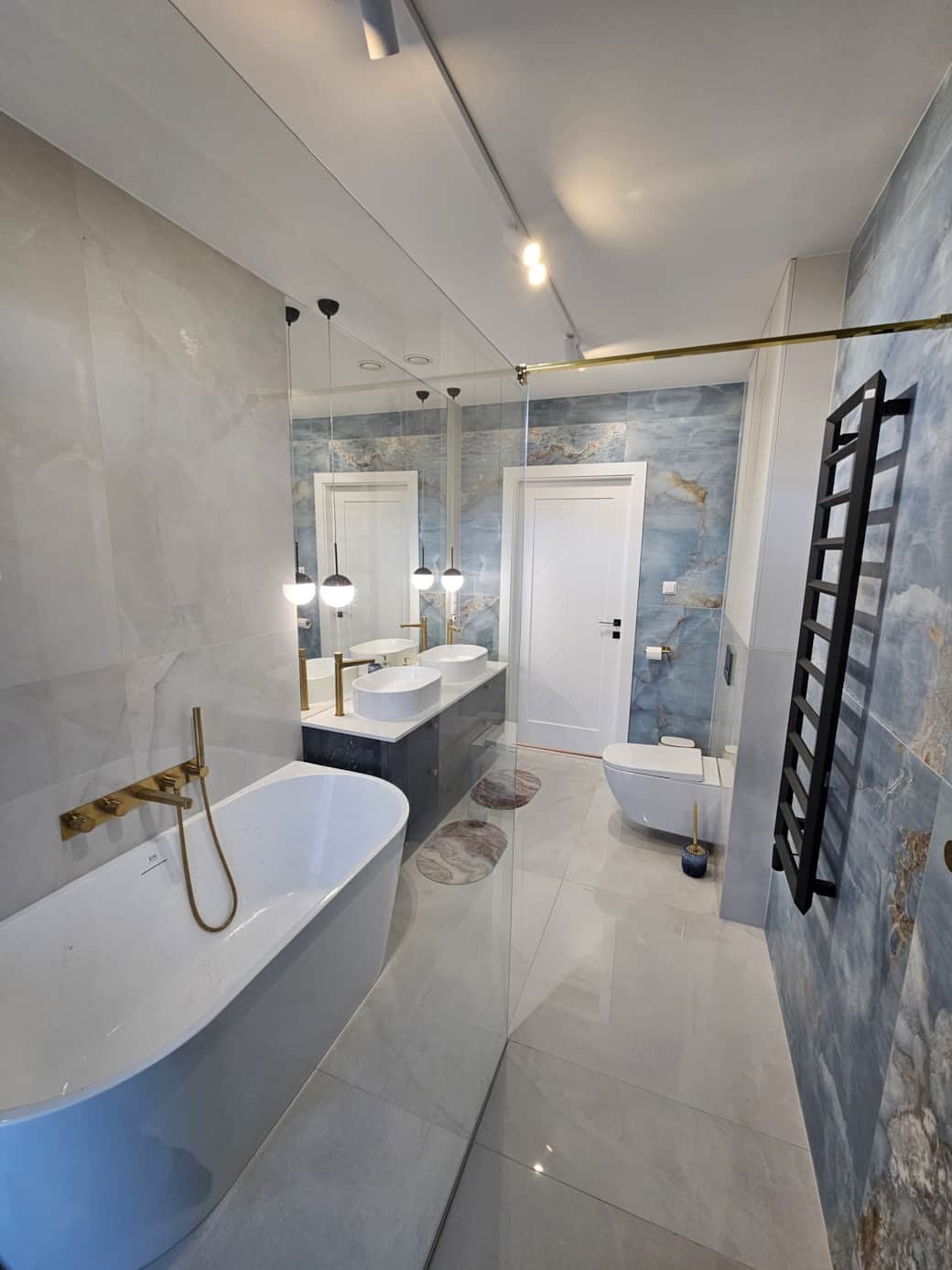 Main bathroom