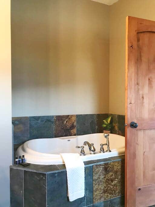 Washroom - Bathtub & Shower Washroom - Bathtub & Shower