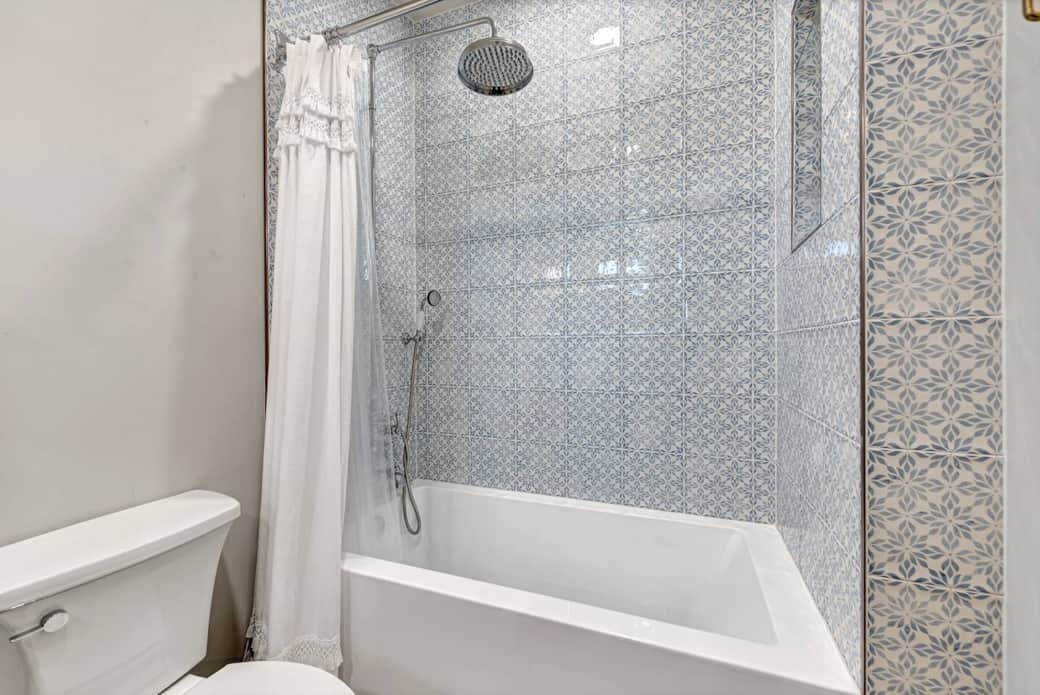 Queen Suite Connected Bath