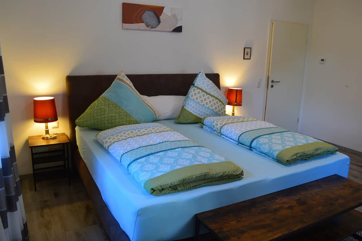 Schlafzimmer 1