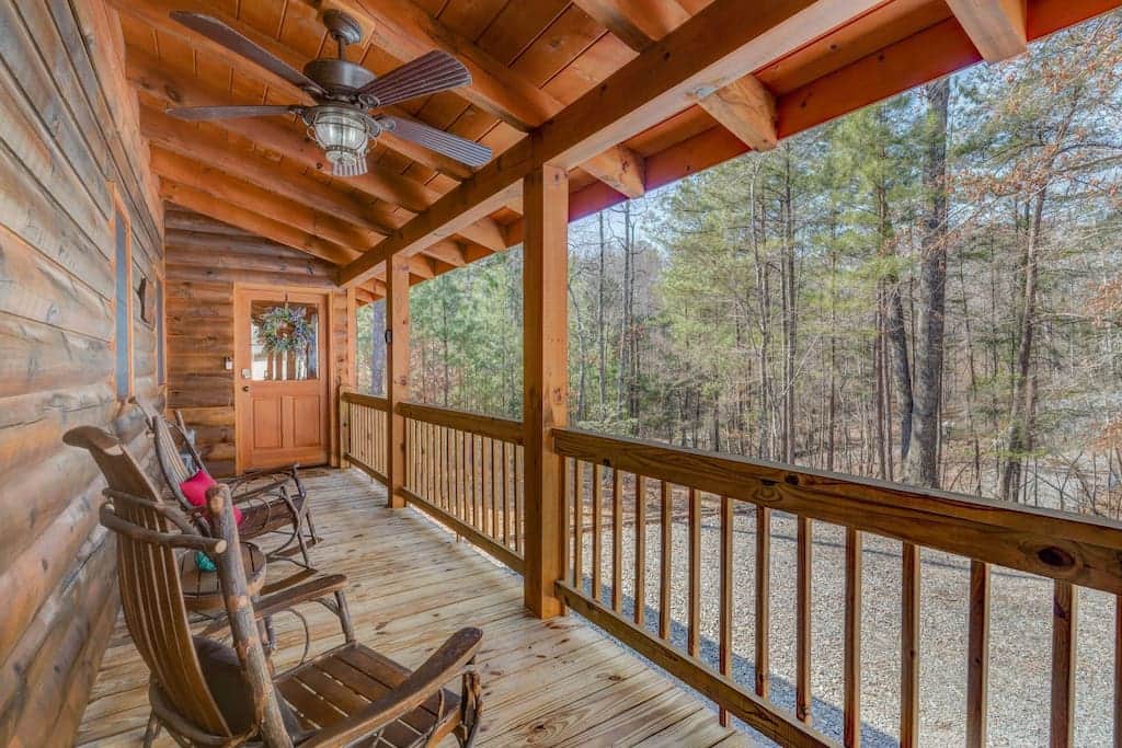 Bella Cabina Front Porch w/Rocking Chairs