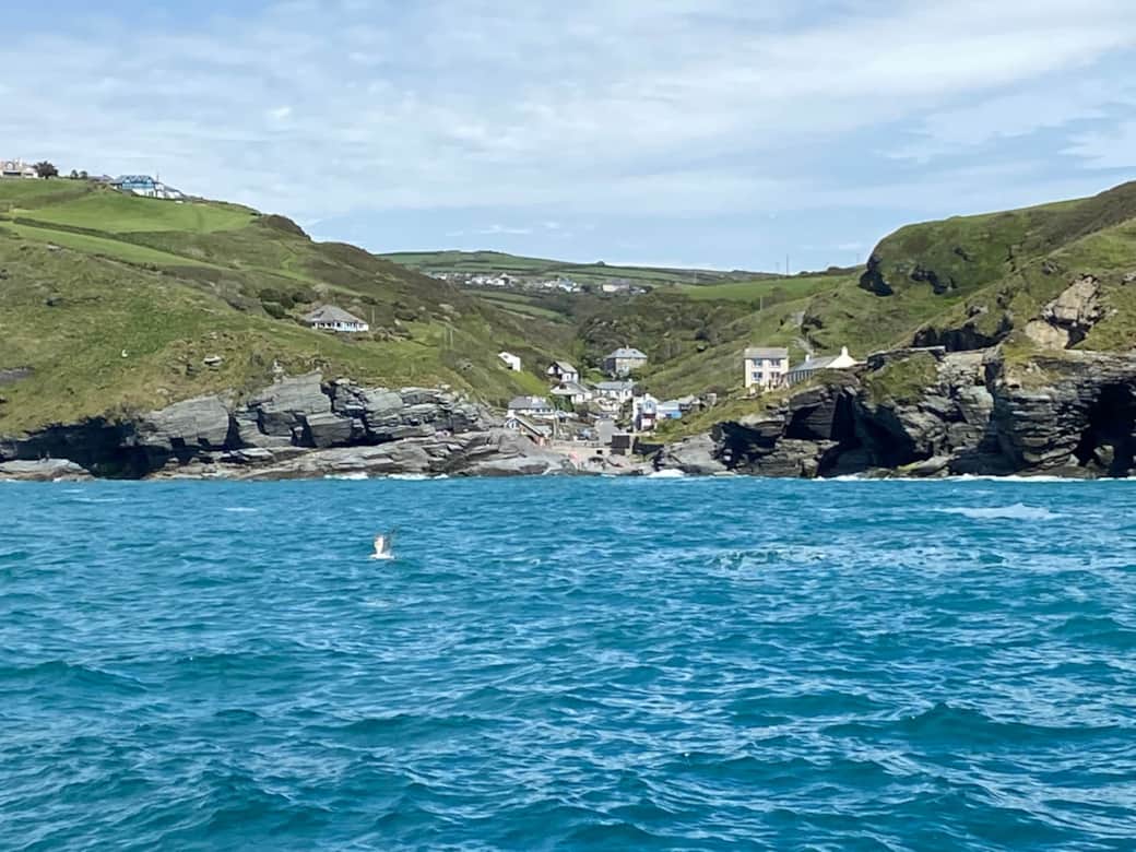 Trebarwith Beach 250 meters from Karrek view. looking from the sea towards the valley Trebarwith Beach 250 meters from Karrek view. looking from the sea towards the valley