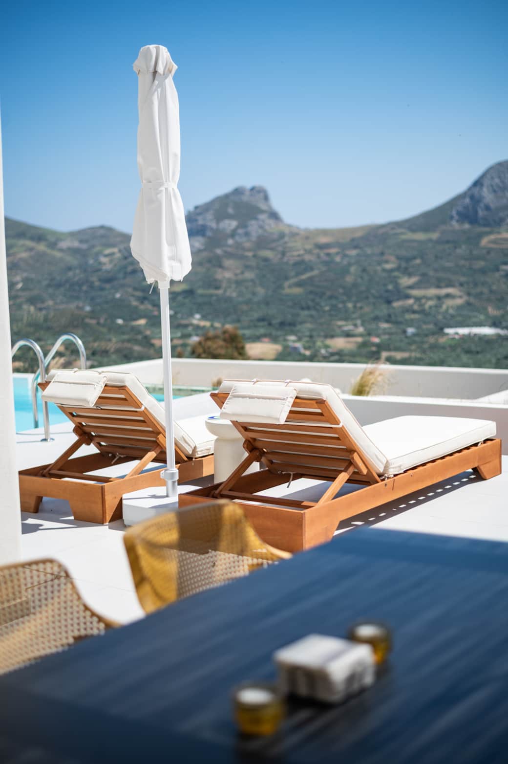 Sunbeds & umbrellas