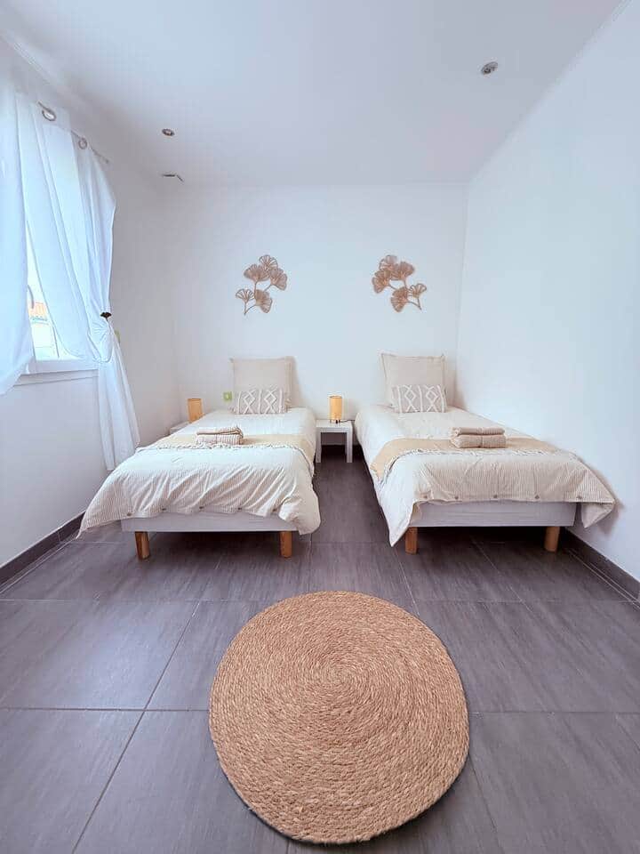 Chambre enfants ou pour deux personnes , lit en 190x200 avec grand dressing Chambre enfants ou pour deux personnes , lit en 190x200 avec grand dressing